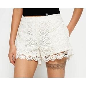 UNITED COLORS OF BENETTON Women's Scallop Tiered Crotchet Shorts Sz M